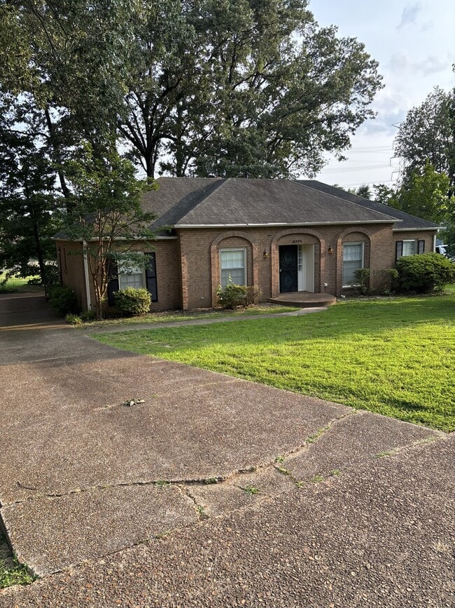 Building Photo - 8375 Rembrook Dr