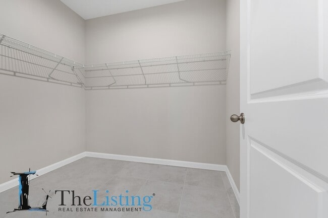 Building Photo - 3685 Kings Canyon Dr