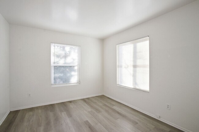 Building Photo - Available now!  2 Story 2/2.5 Condominium for Lease in Rancho Cucamonga!