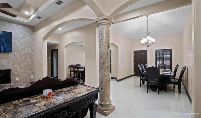 Building Photo - 13 Marla Dr