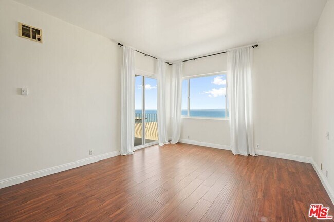 Building Photo - 18103 Coastline Dr