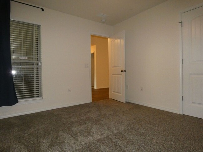 Building Photo - 5637 Peach Dr