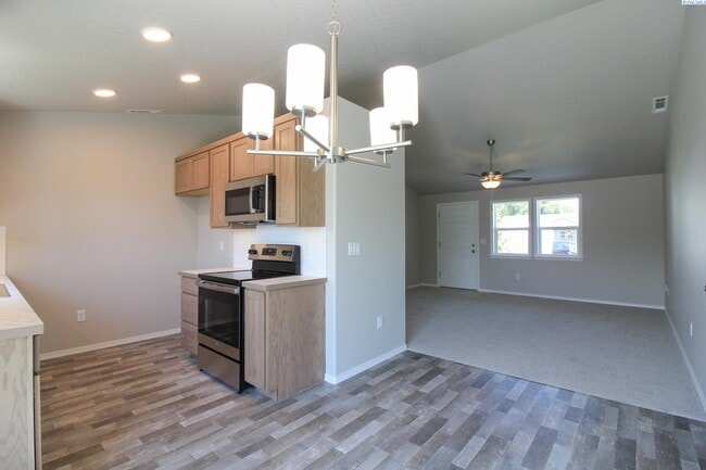Building Photo - 3 Bed/2 Bath Rambler in Pasco