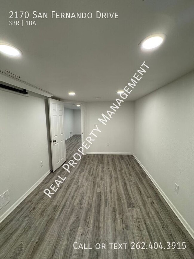 Building Photo - 2170 San Fernando Dr
