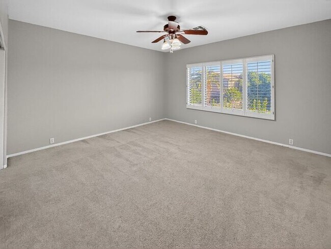 Building Photo - Charming 4 Bedrooms/ 3.5 Bath Home in Desirable Fox Crossing!!