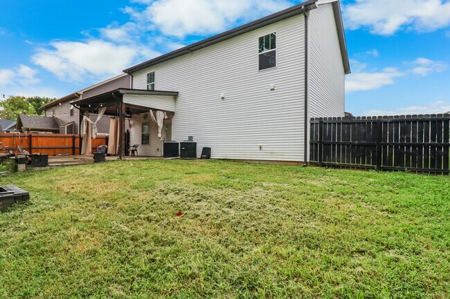 Building Photo - 515 Somerset Ln