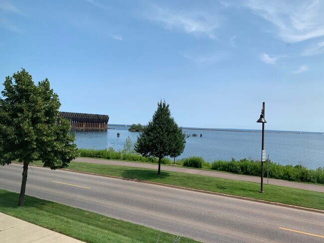 Building Photo - 540 S Lakeshore Blvd