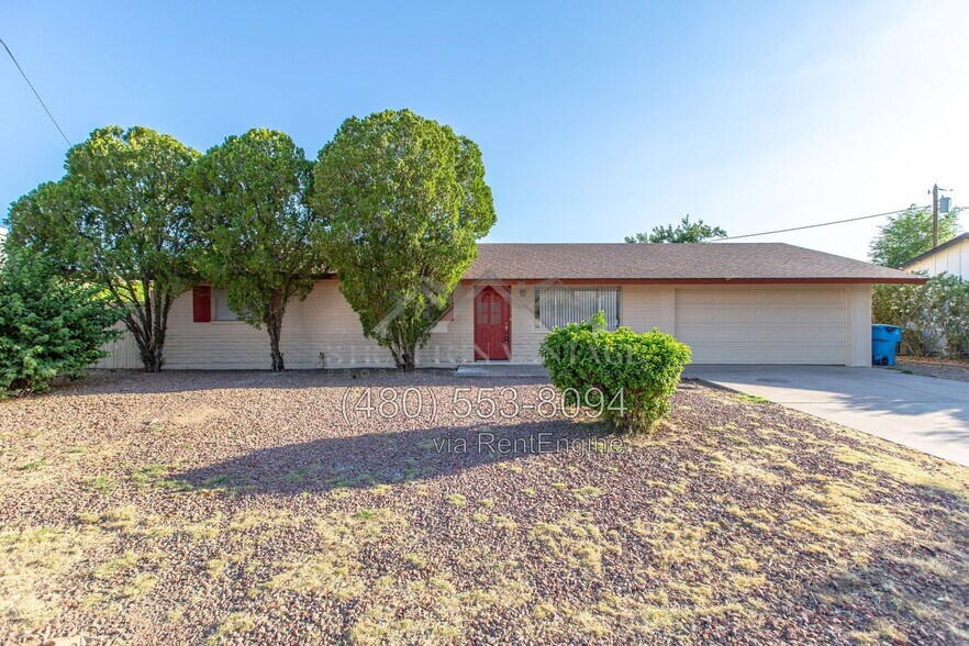 Building Photo - 2533 E Blanche Dr