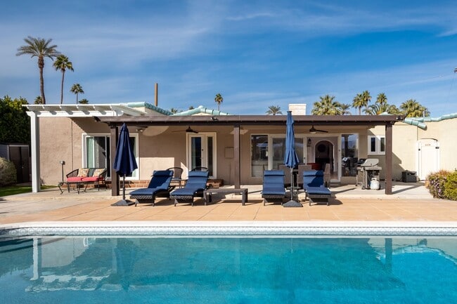 Building Photo - Movie Colony Oasis - Peaceful, Walk to Downtown (Monthly Only - No Long Term)