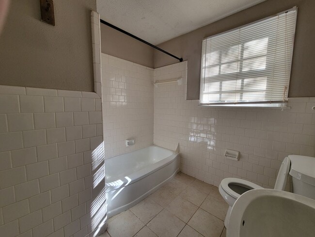 Building Photo - 2 Bedroom House off of Ogelthorpe Avenue