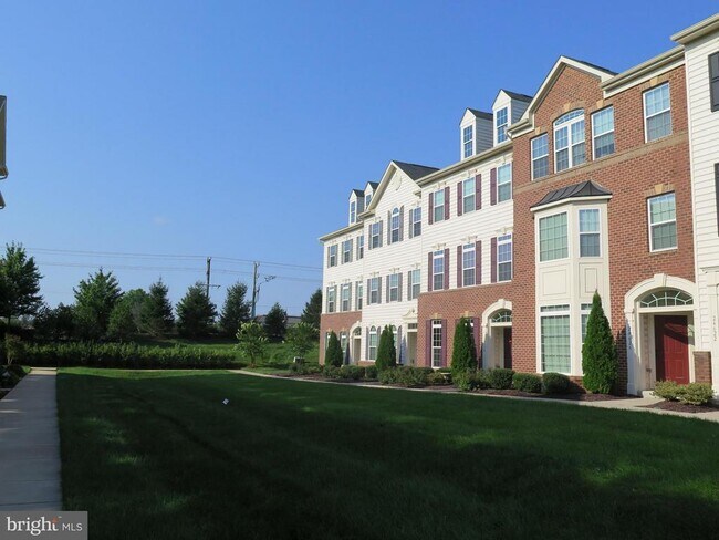 Building Photo - 24634 Johnson Oak Terrace