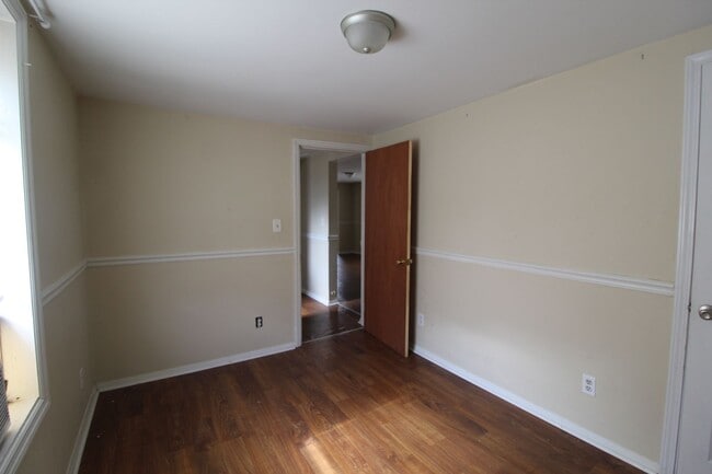 Building Photo - Private Home on 3 acres available now!