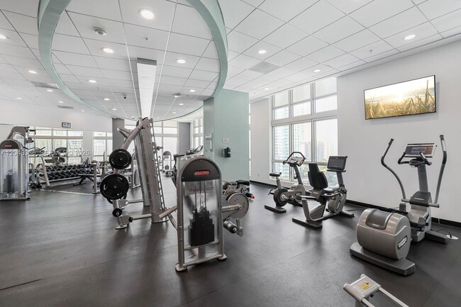 Building Photo - 300 S Biscayne Blvd
