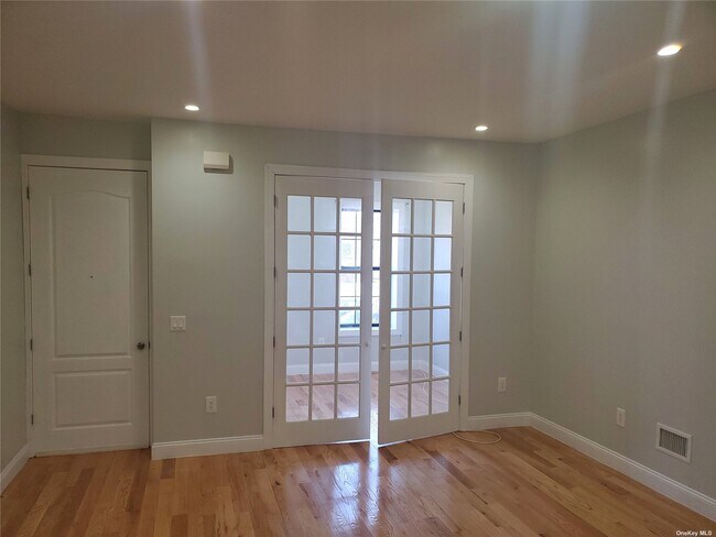 Building Photo - 366 Montauk Ave.