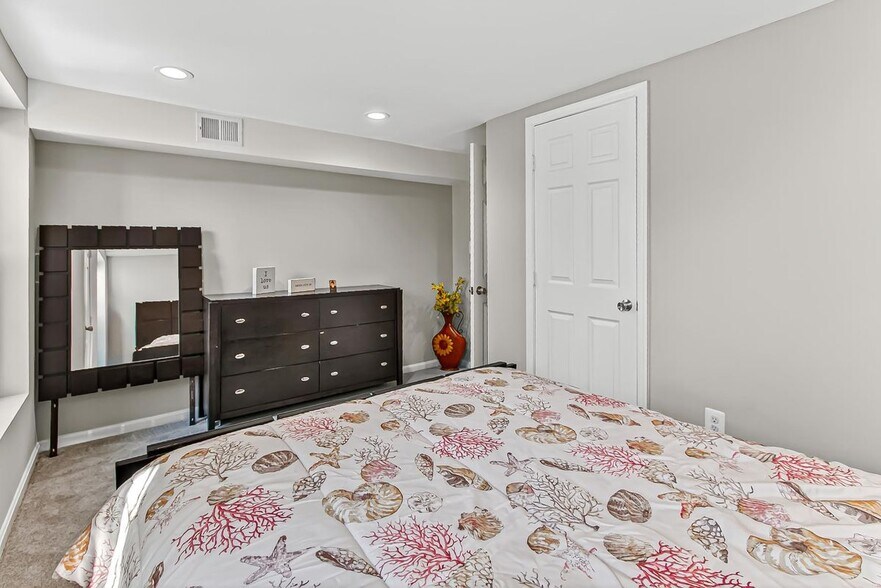 Building Photo - 1300 Pinstripe Ct