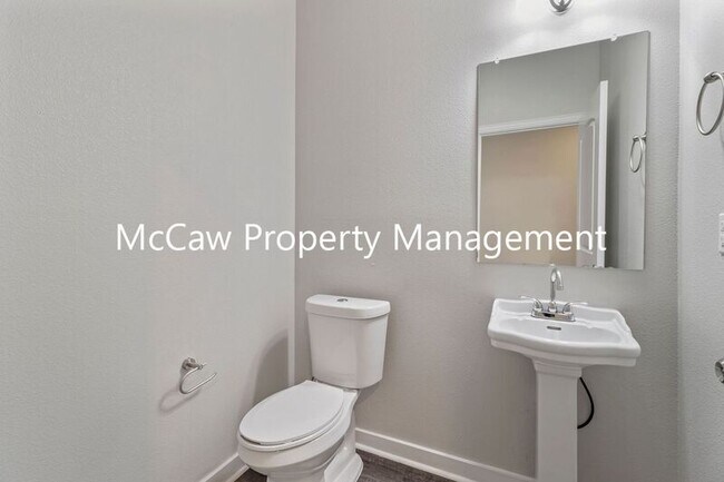 Building Photo - 5004 Colonial Ave