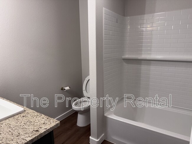 Building Photo - 520 Thicket Dr