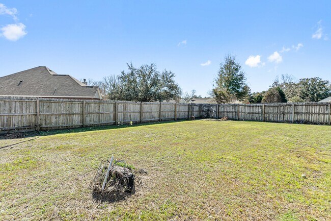 Building Photo - 2508 Rue Beaux Chenes Central