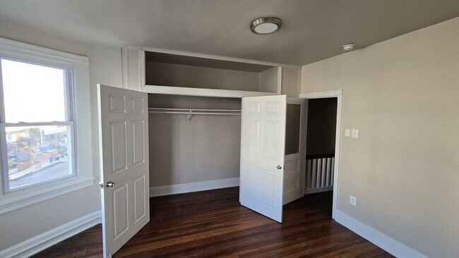 Building Photo - Beautiful West Philadelphia Porch Front