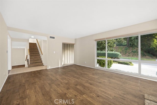 Building Photo - 1653 Vía Del Rey