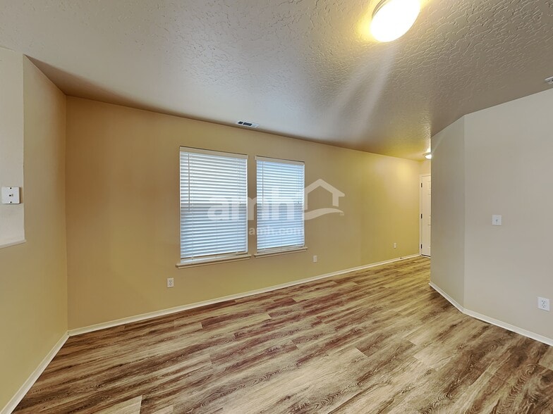 Building Photo - 9417 W Hearthside Dr