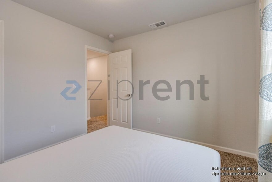 Building Photo - Unit