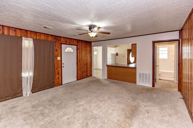 Building Photo - Cozy 2-Bedroom Home in Pascagoula