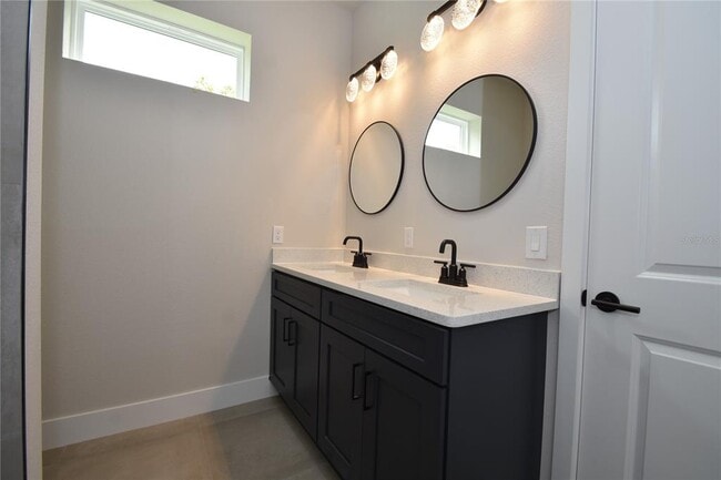 Building Photo - 20 Uniondale Pl