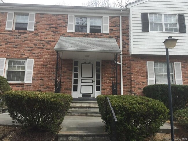 Primary Photo - 206 Woodland Hills Rd