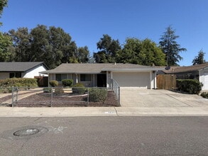 Building Photo - 5620 Greenacres Way