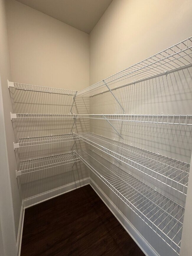 Building Photo - 4 bedroom, 3.5 bath townhouse in a swim community located in Woodstock, GA. Within walking distan...