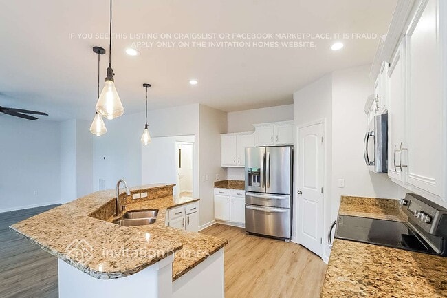 Building Photo - 2223 Dale View Dr