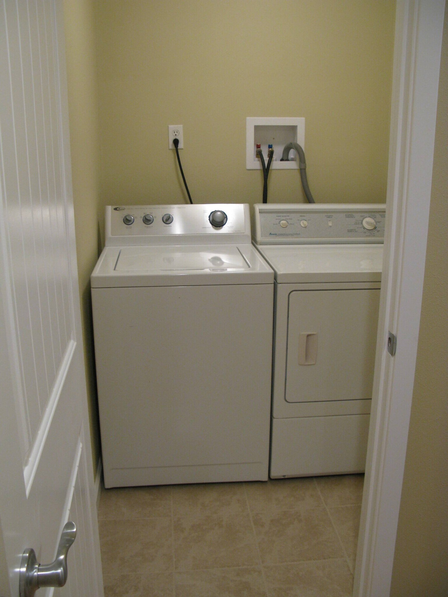 Building Photo - 2337 Minor Ave E