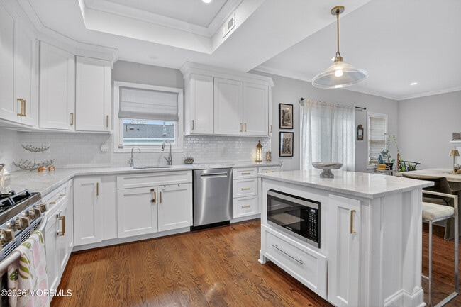 Building Photo - 27 5th St
