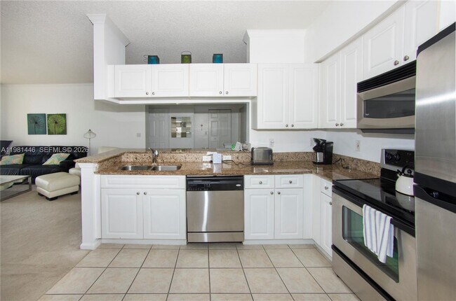 Building Photo - 17150 N Bay Rd