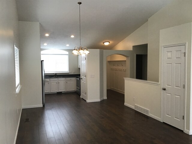 Building Photo - 8359 Sawtooth Oak Dr