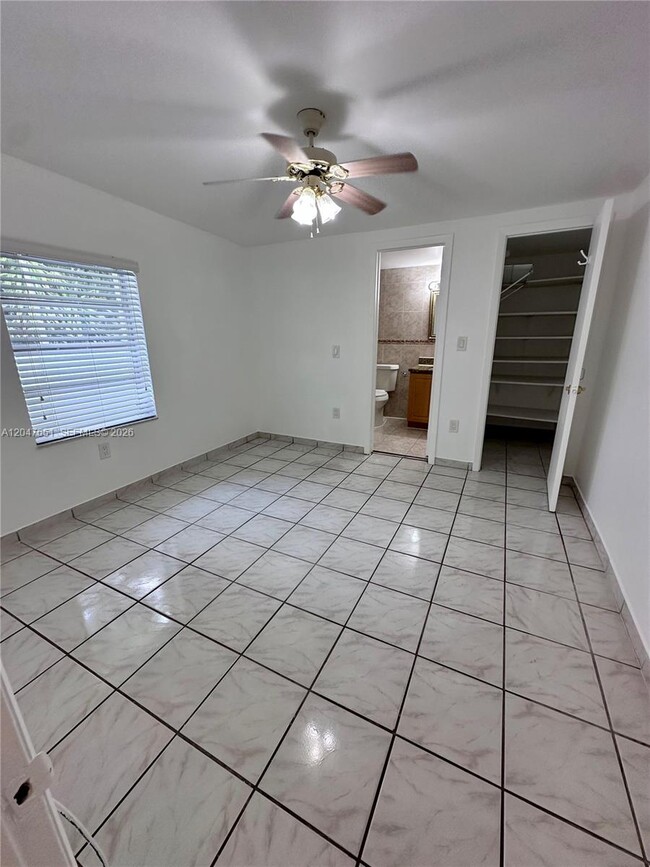 Building Photo - 3743 SW 28th St