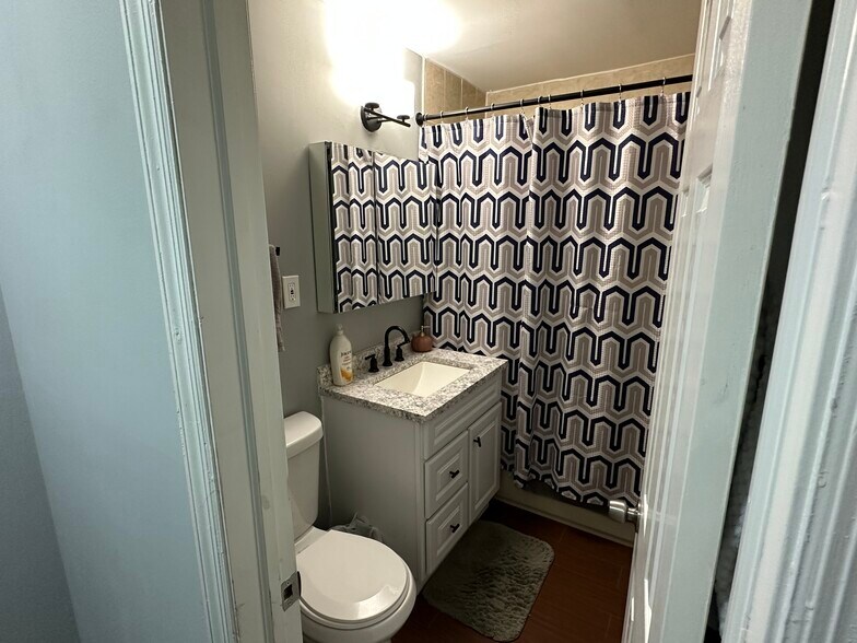 Building Photo - 281 College Dr
