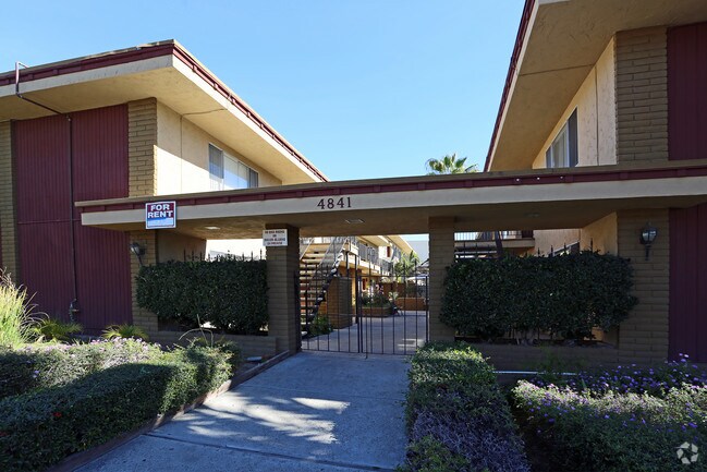 Primary Photo - Hallmark Apartments