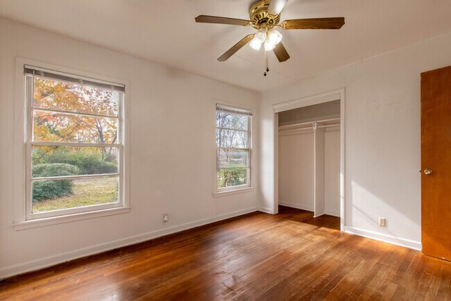 Building Photo - 809 Crescent St