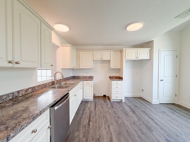 Building Photo - 1240 Orchard Dr