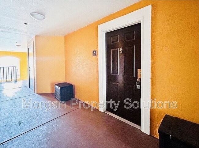 Building Photo - 5463 Vineland Rd