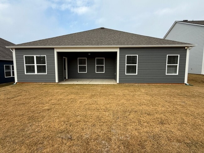 Building Photo - Springville Schools One Level 4 Bedroom / 3 Bathroom/ 3 Car Garage