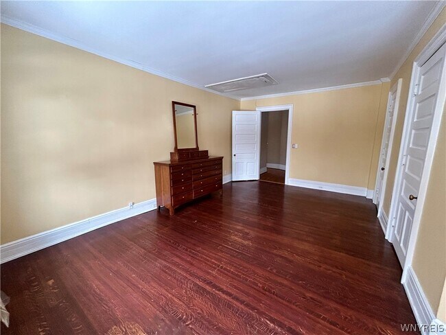 Building Photo - 38 Oakland Pl