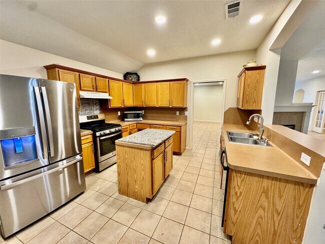 Building Photo - 20303 Misty Cove Dr