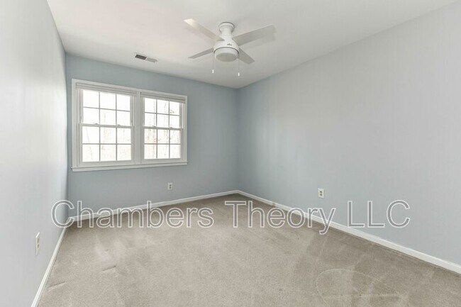 Building Photo - 9766 Oleander Ave
