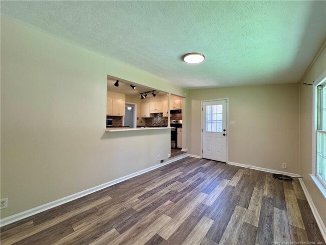 Building Photo - 431 Waterbury Dr