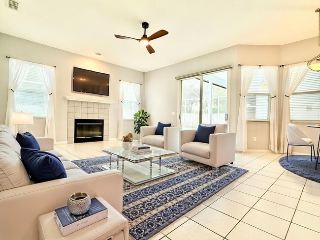 Building Photo - Executive 4bedrooms/3baths Dream pool-home...