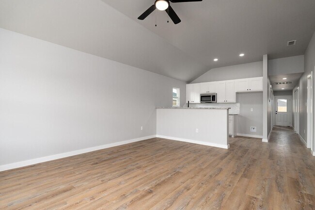 Building Photo - Stylish 3/2 Home with Open Concept Living — 15 Min to Stargate