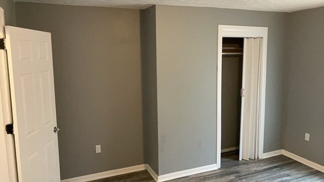 Building Photo - 105 S Irwin St